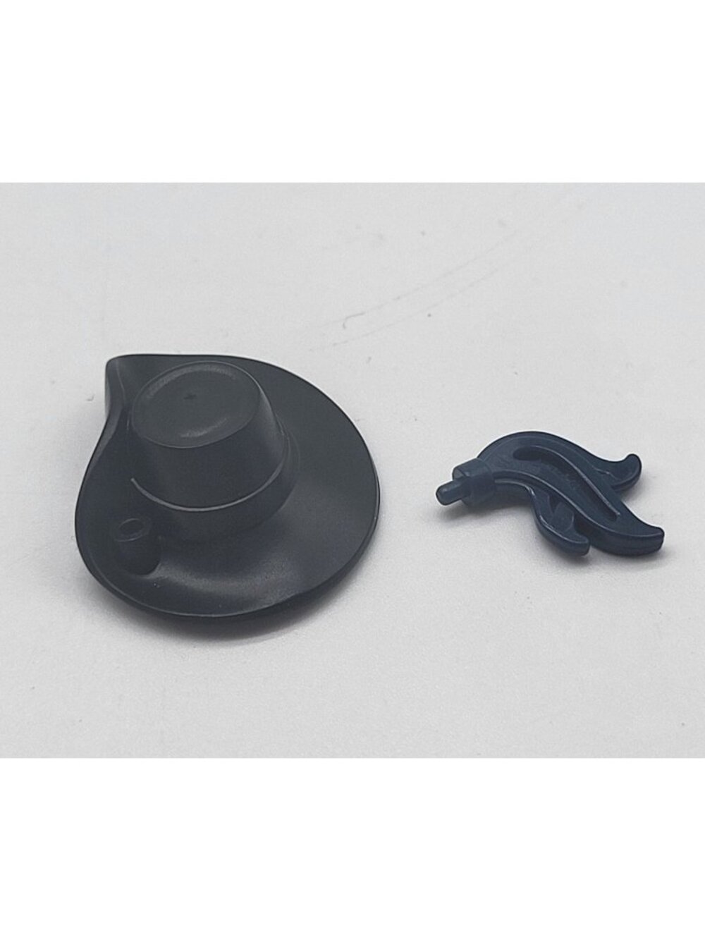 Lego Black Musketeer Hat 93554 Dark Blue Plume Feather 64647 POTC Barbossa